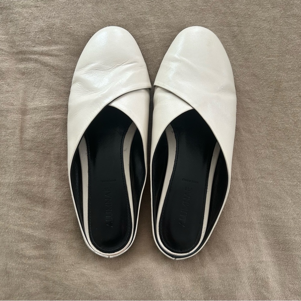 Alumnae White Leather Mule Slides